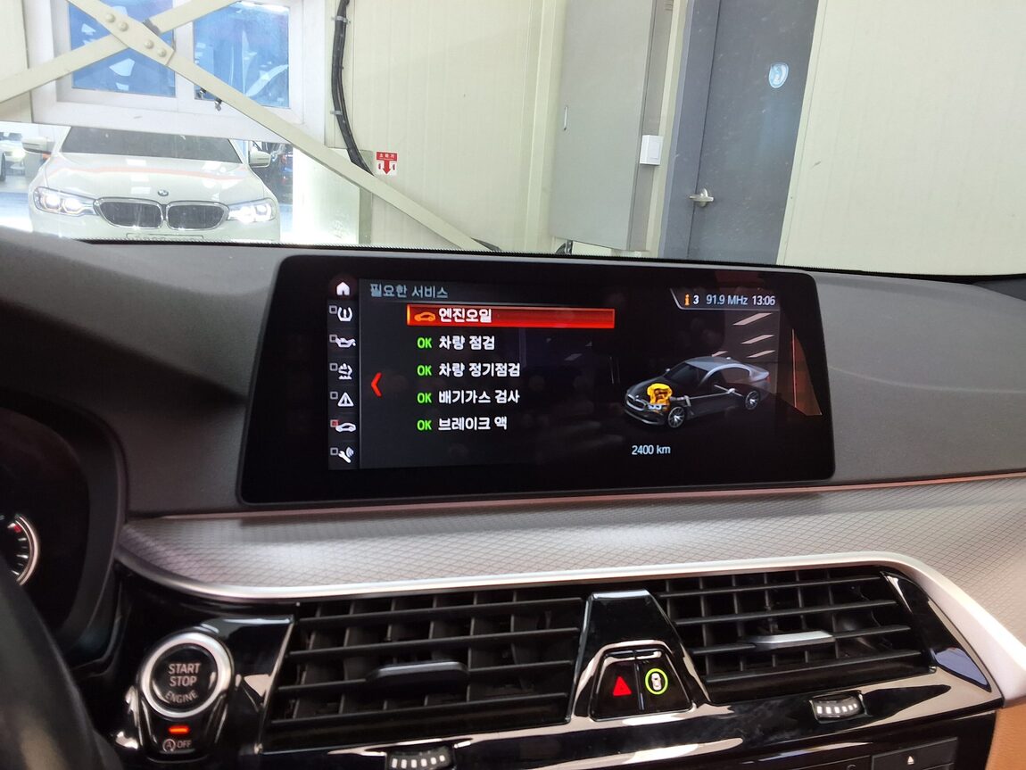 BMW 5 SERIES (7TH GEN) 520d xDRIVE M SPORT PACK 2018 - zdjęcie 27