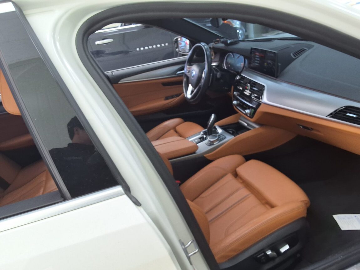 BMW 5 SERIES (7TH GEN) 520d xDRIVE M SPORT PACK 2018 - zdjęcie 15