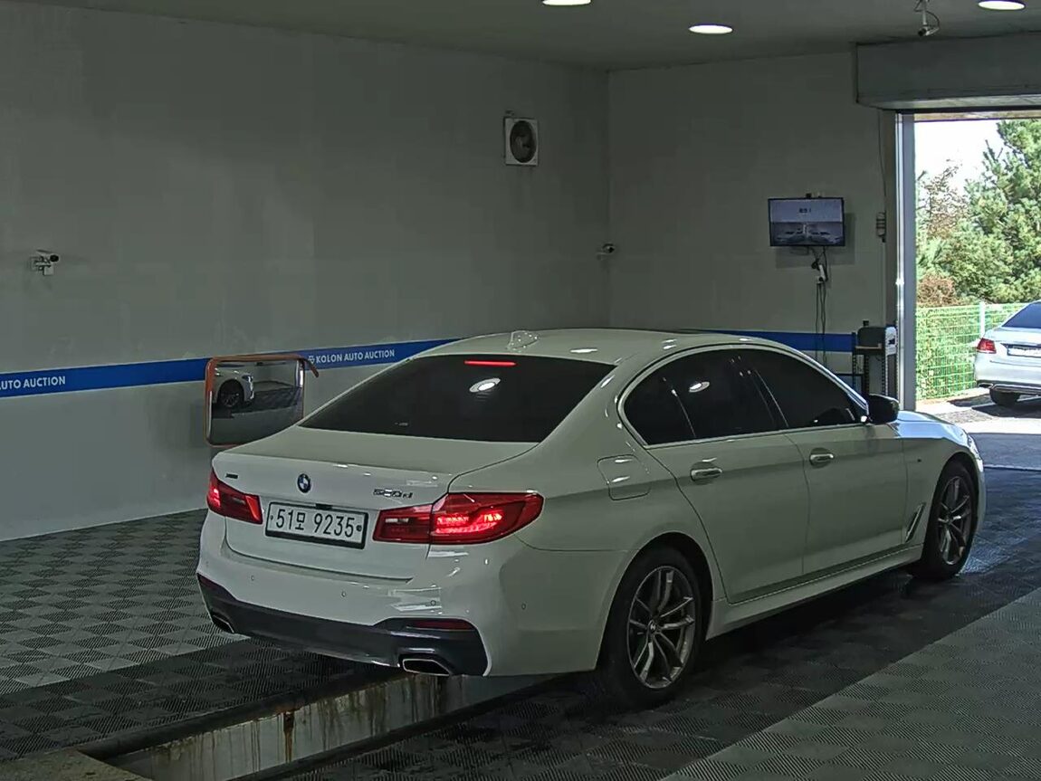 BMW 5 SERIES (7TH GEN) 520d xDRIVE M SPORT PACK 2018 - zdjęcie 5