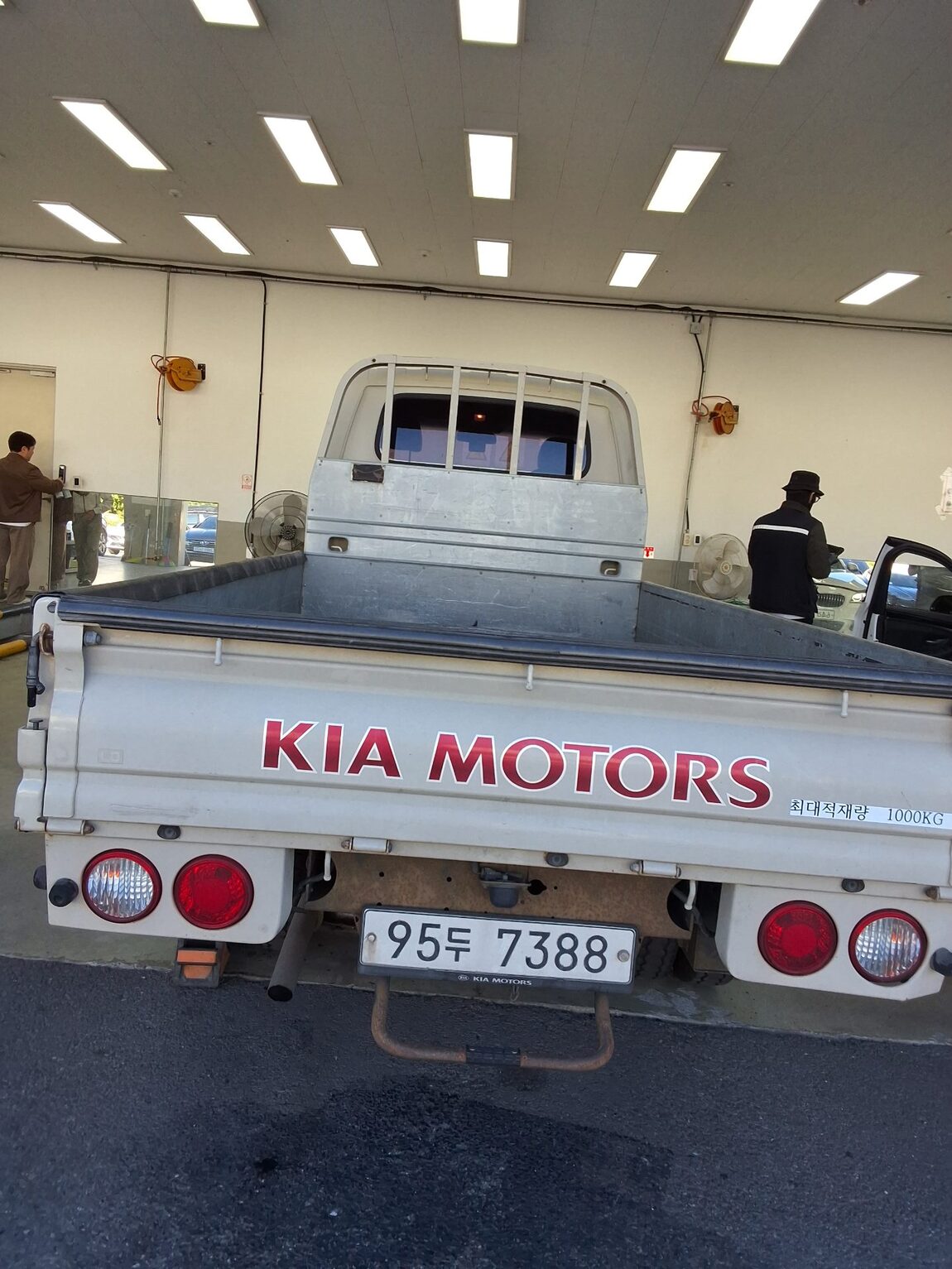 KIA BONGO III CARGO 1.2 TON KING CAB EXTRA LONG WHEELBASE 2017 - zdjęcie 13