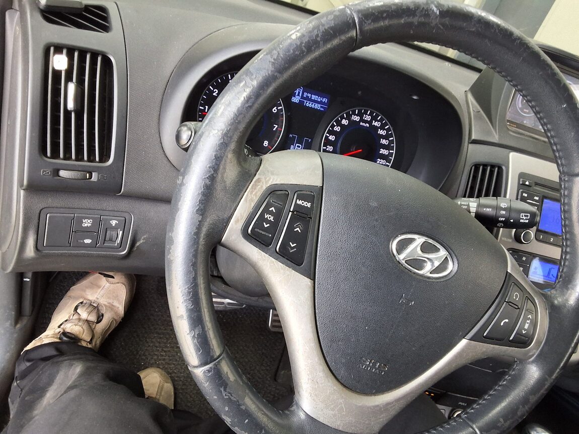 HYUNDAI i30 1.6 VVT LUXURY 2011 - zdjęcie 23
