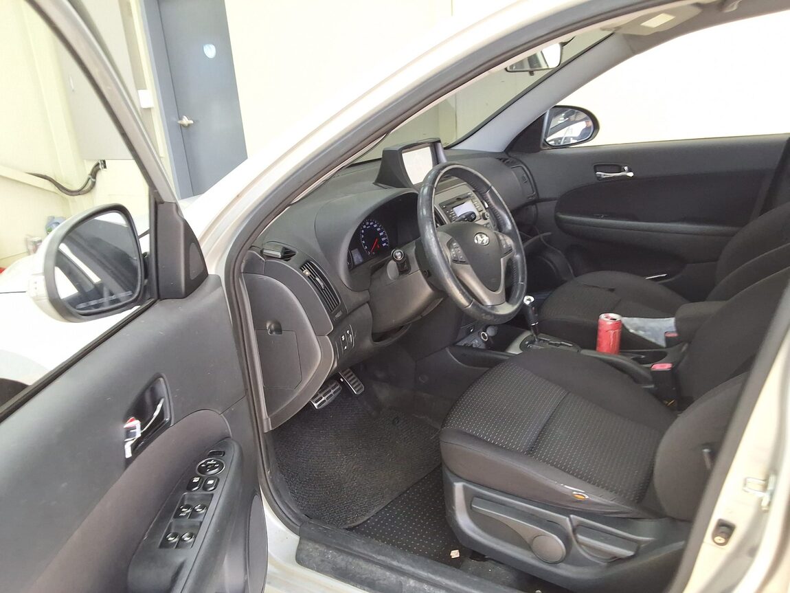 HYUNDAI i30 1.6 VVT LUXURY 2011 - zdjęcie 11
