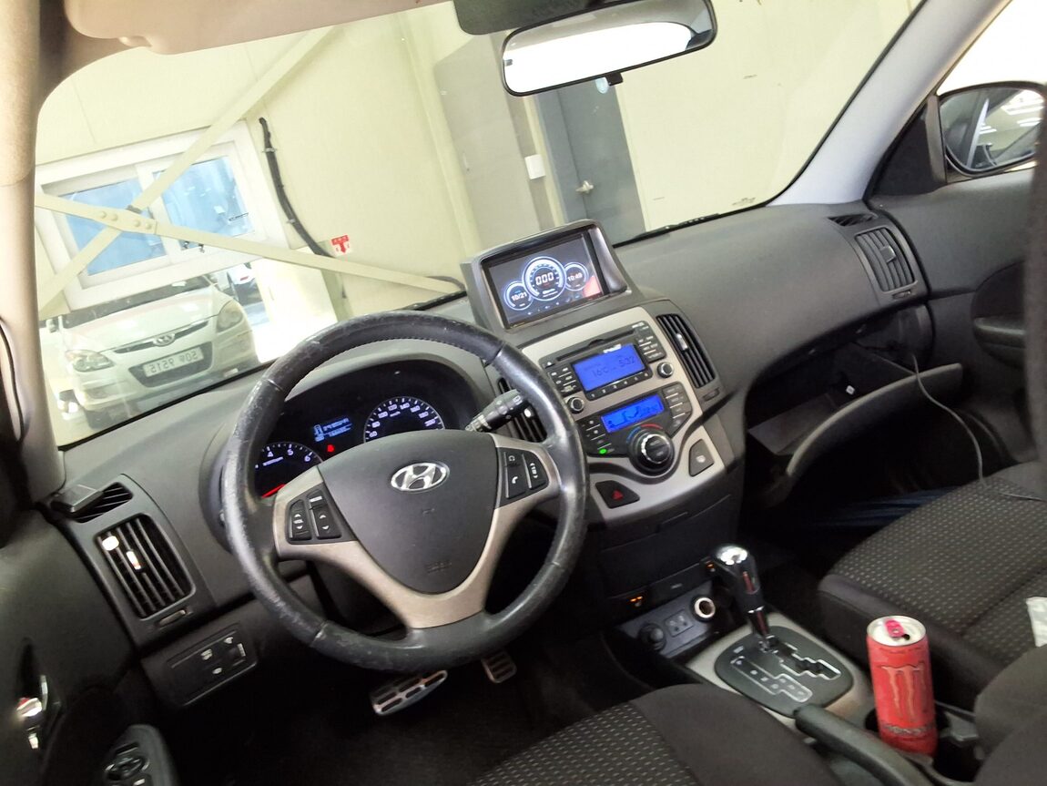 HYUNDAI i30 1.6 VVT LUXURY 2011 - zdjęcie 12