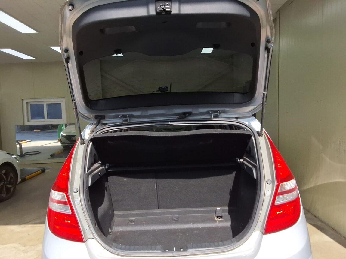 HYUNDAI i30 1.6 VVT LUXURY 2011 - zdjęcie 16