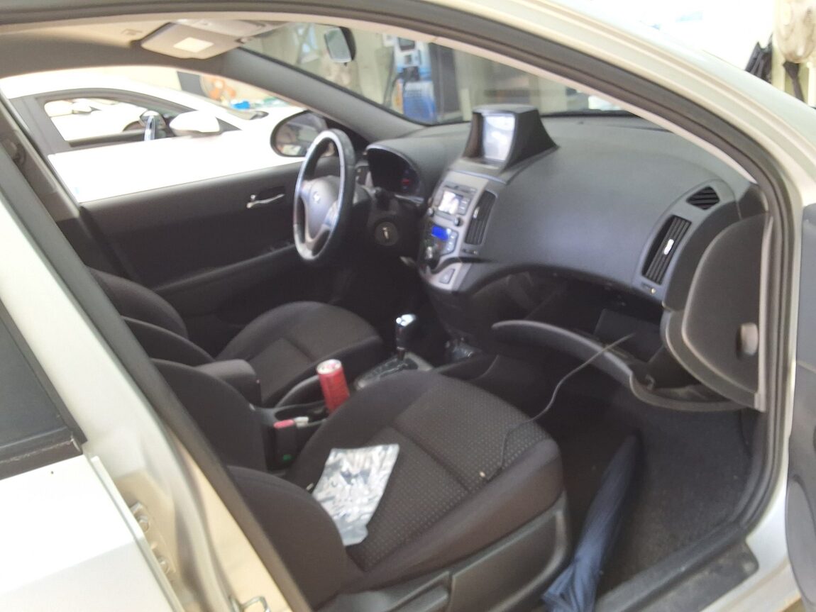 HYUNDAI i30 1.6 VVT LUXURY 2011 - zdjęcie 15