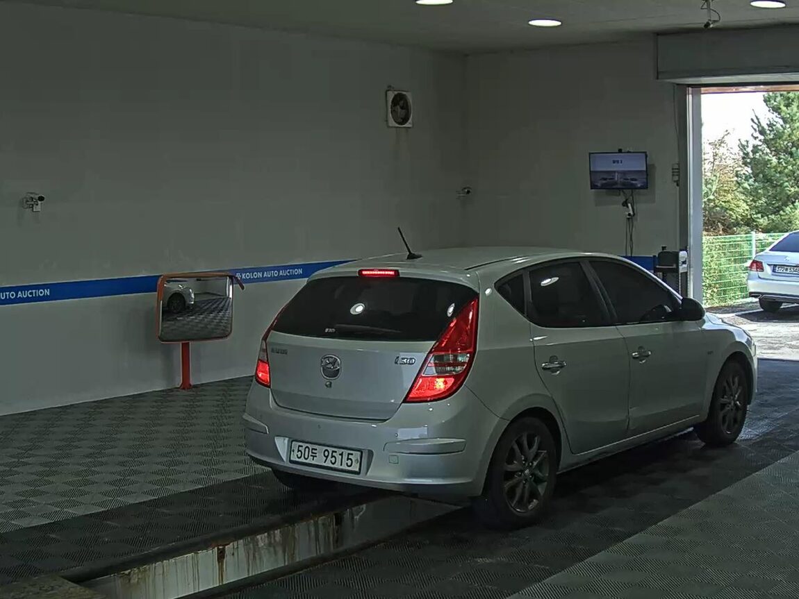 HYUNDAI i30 1.6 VVT LUXURY 2011 - zdjęcie 5