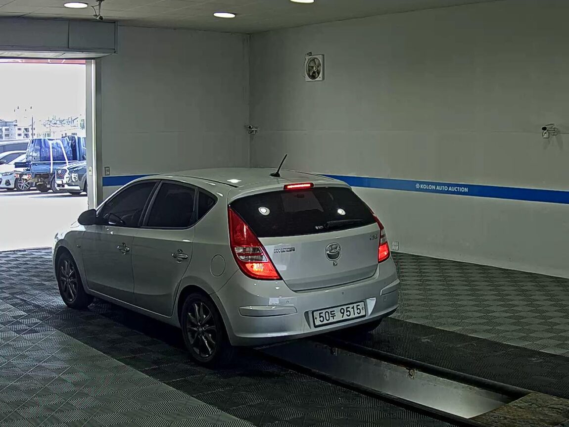 HYUNDAI i30 1.6 VVT LUXURY 2011 - zdjęcie 6