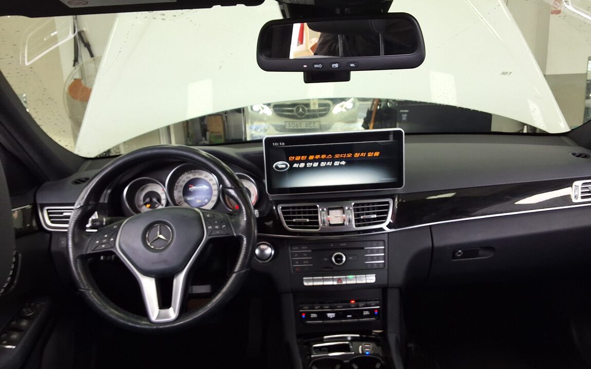 MERCEDES-BENZ E-CLASS (4TH GEN) E220 CDI BLUETEC AVANTGARDE 2016 - zdjęcie 11