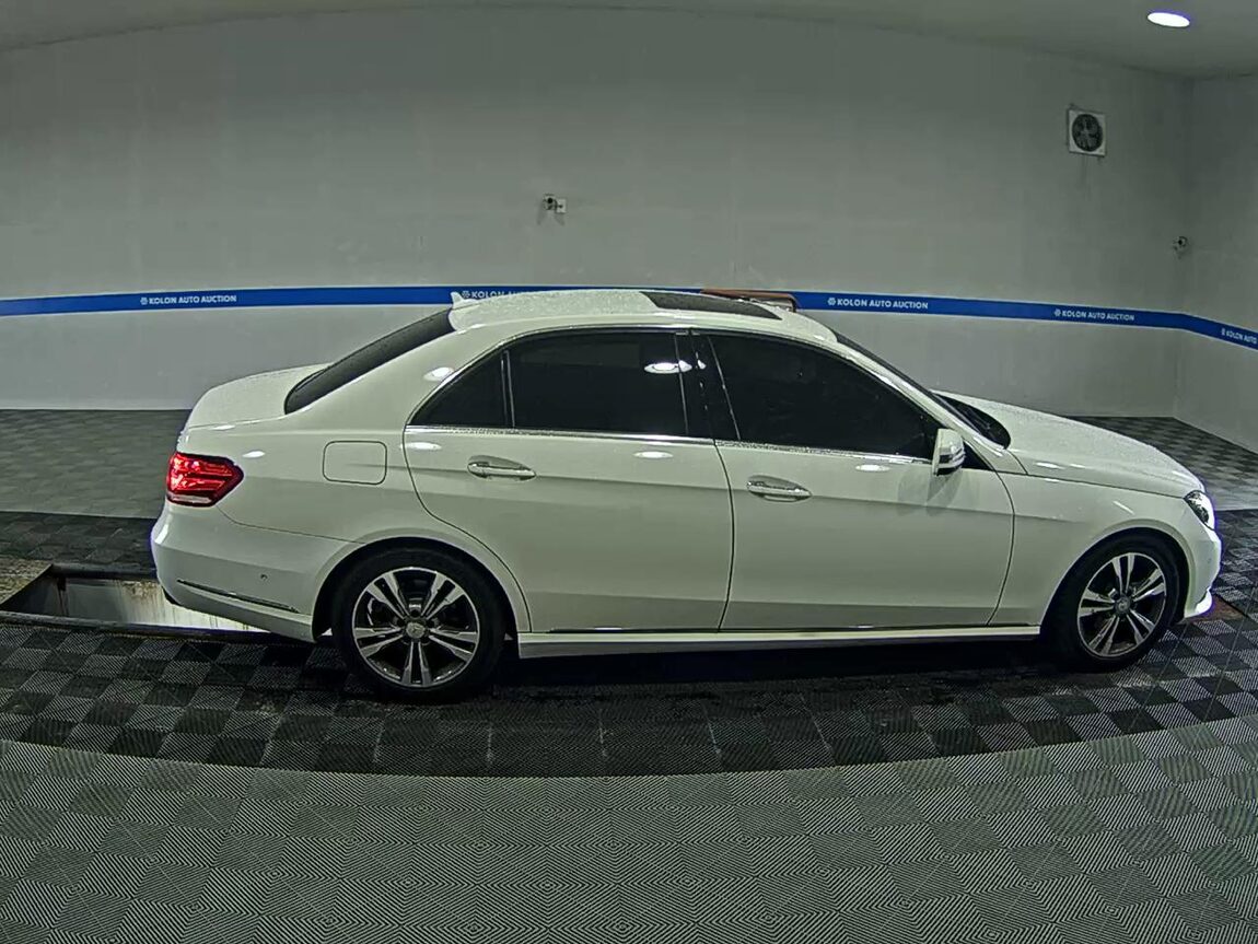 MERCEDES-BENZ E-CLASS (4TH GEN) E220 CDI BLUETEC AVANTGARDE 2016 - zdjęcie 4