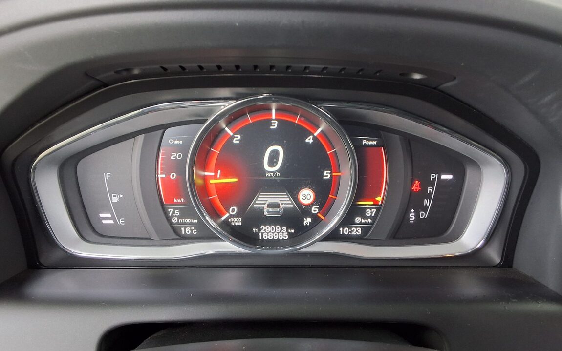 VOLVO XC60 (1ST GEN) D4 SUMMUM 2017 - zdjęcie 9