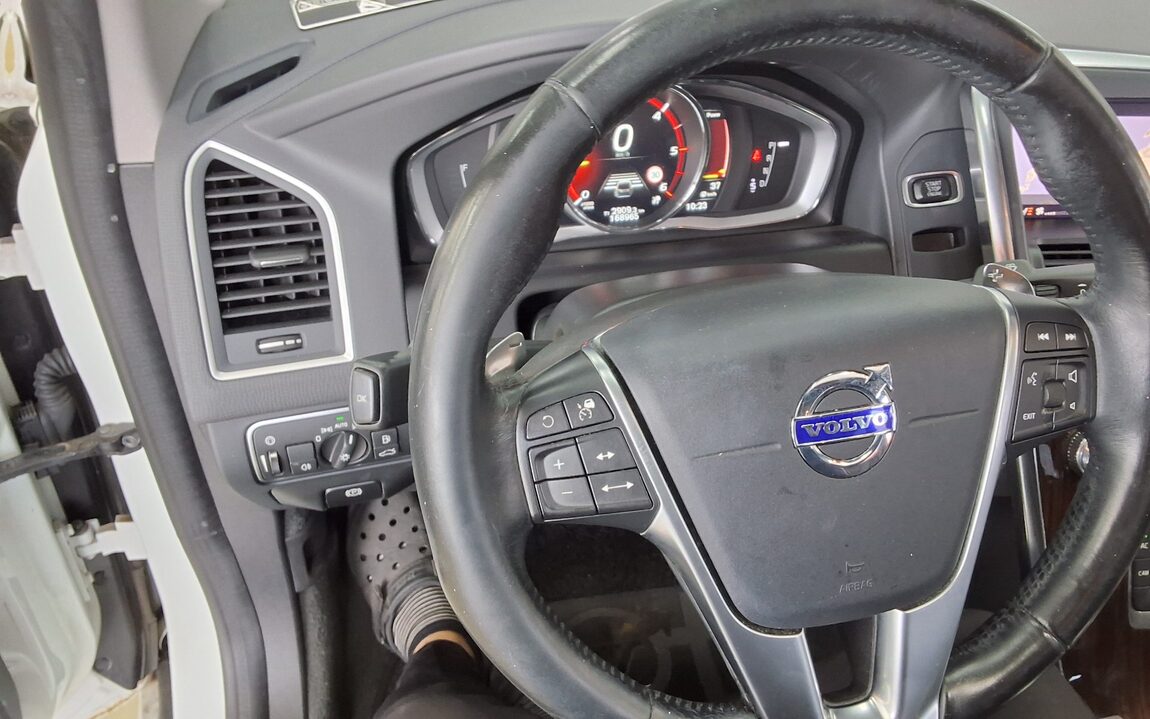 VOLVO XC60 (1ST GEN) D4 SUMMUM 2017 - zdjęcie 17