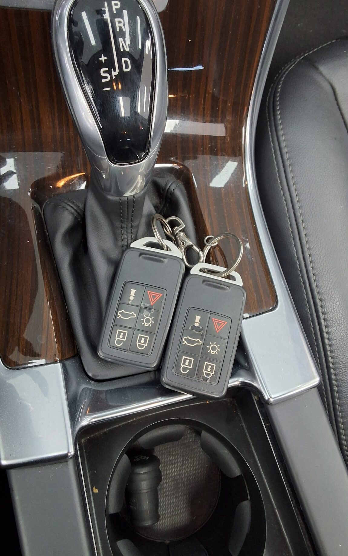 VOLVO XC60 (1ST GEN) D4 SUMMUM 2017 - zdjęcie 20