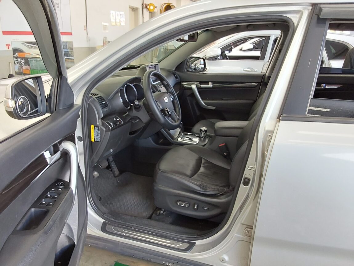 KIA SORENTO R DIESEL 2.0 2WD TLX LUXURY MODEL 2011 - zdjęcie 10