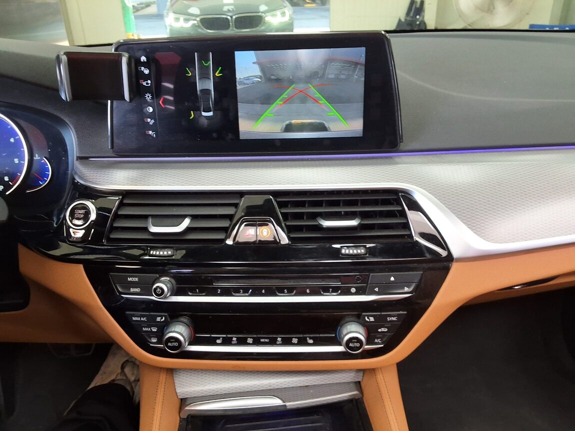 BMW 5 SERIES (7TH GEN) 520d xDRIVE M SPORT PACK 2017 - zdjęcie 24