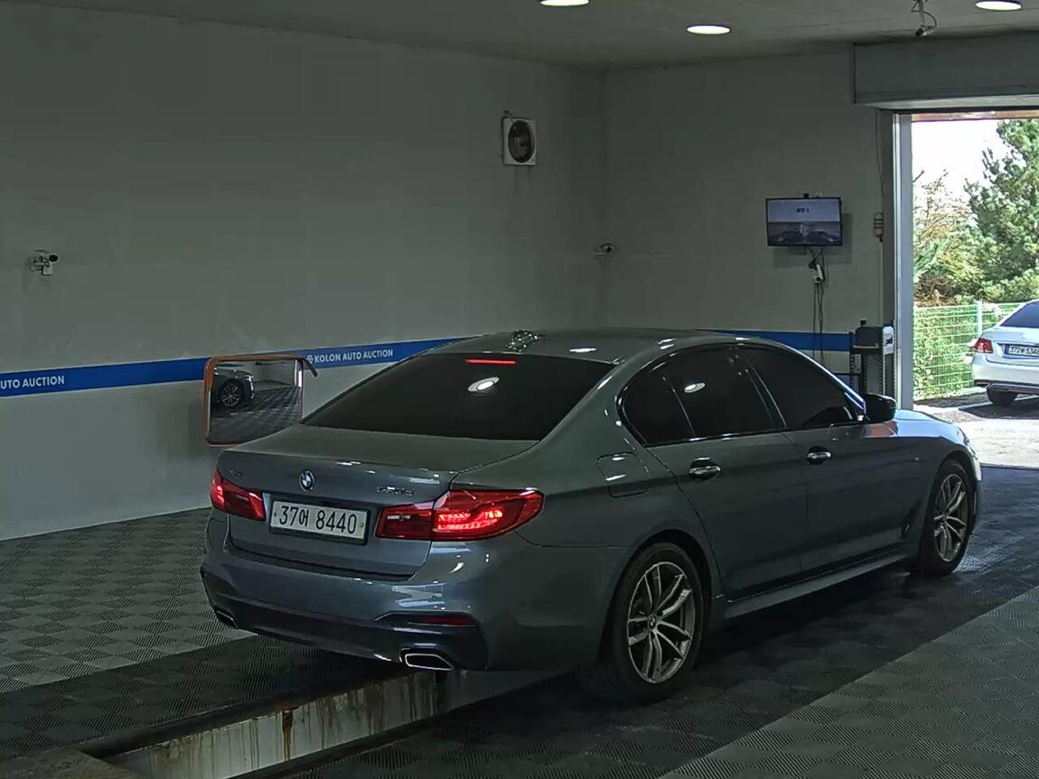 BMW 5 SERIES (7TH GEN) 520d xDRIVE M SPORT PACK 2017 - zdjęcie 5