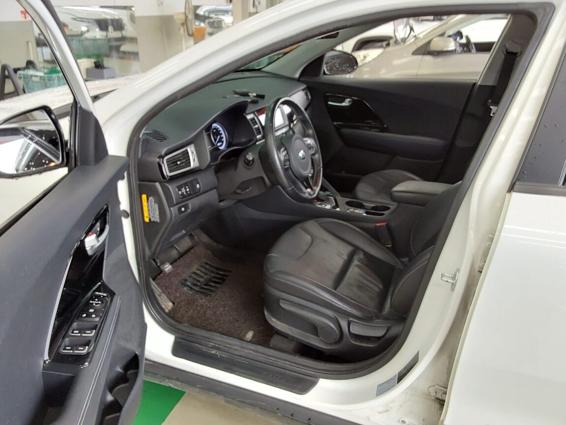 KIA NIRO 1.6 HYBRID PRESTIGE 2017 - zdjęcie 10