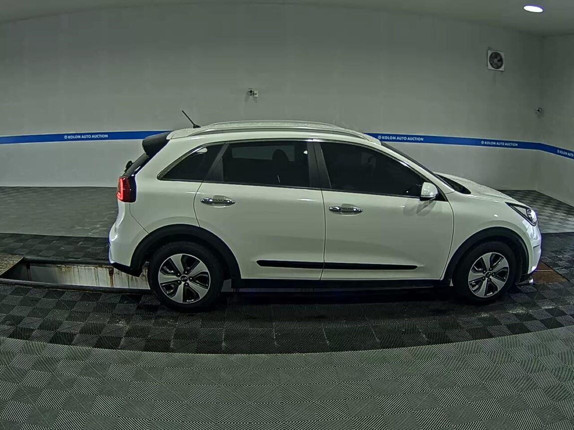 KIA NIRO 1.6 HYBRID PRESTIGE 2017 - zdjęcie 4