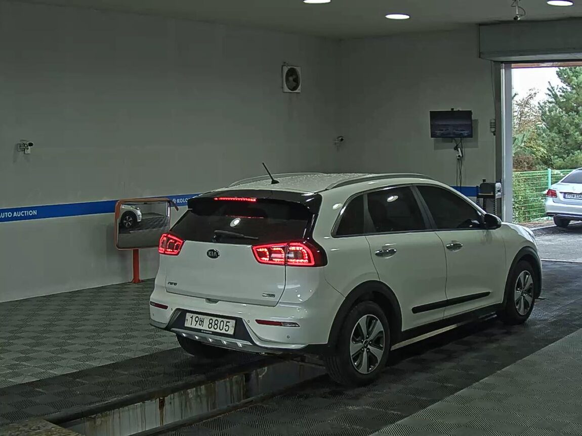 KIA NIRO 1.6 HYBRID PRESTIGE 2017 - zdjęcie 5