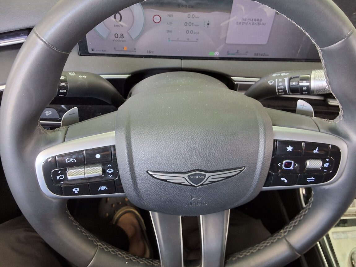 GENESIS NEW GV70 2.5T AWD STANDARD 2025 - zdjęcie 17