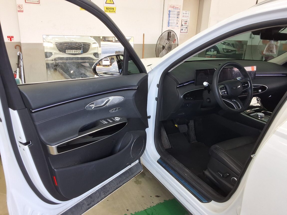GENESIS NEW GV70 2.5T AWD STANDARD 2025 - zdjęcie 10