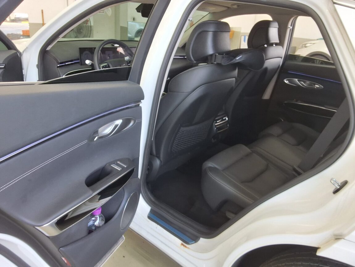 GENESIS NEW GV70 2.5T AWD STANDARD 2025 - zdjęcie 12