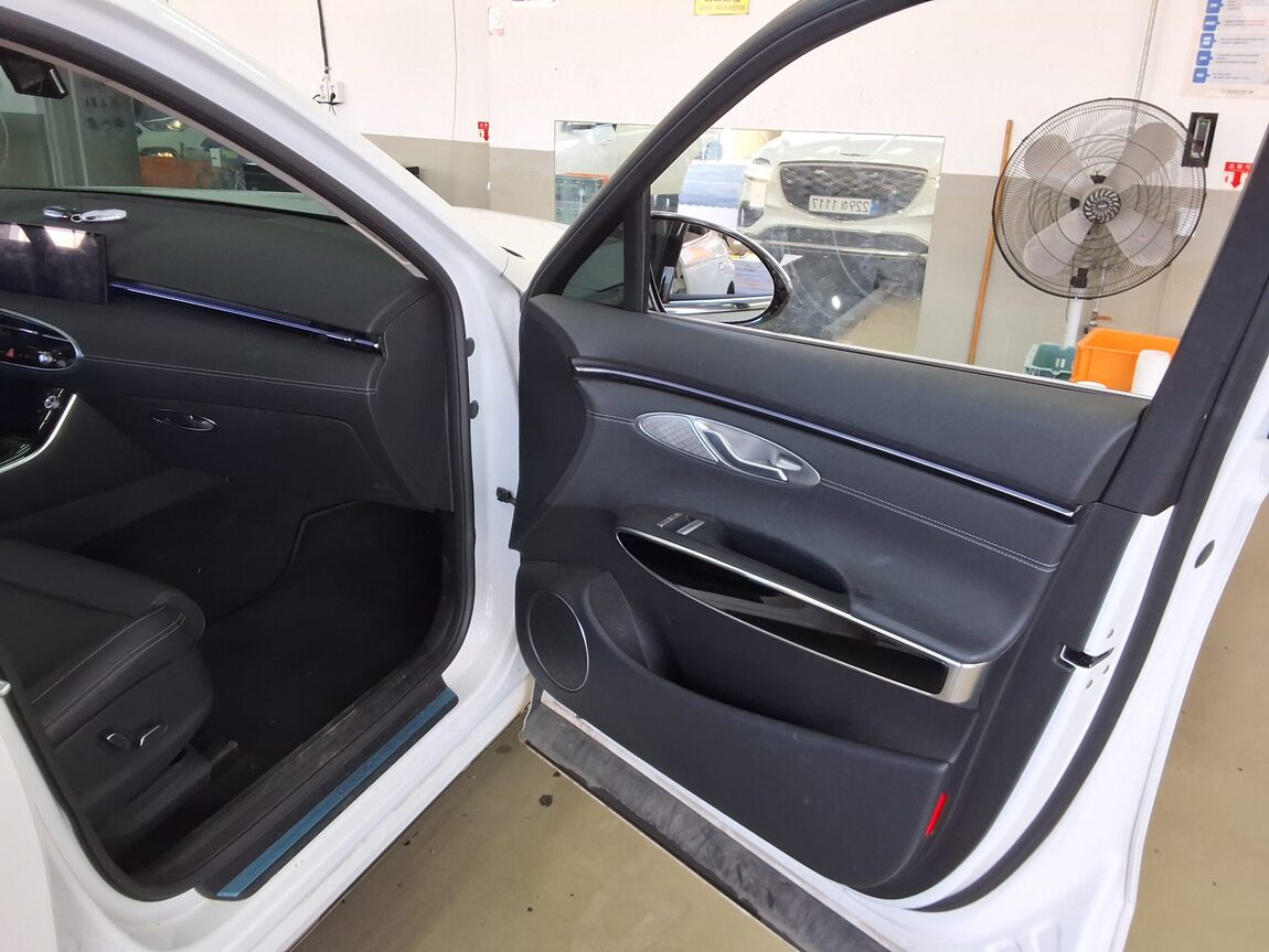 GENESIS NEW GV70 2.5T AWD STANDARD 2025 - zdjęcie 14