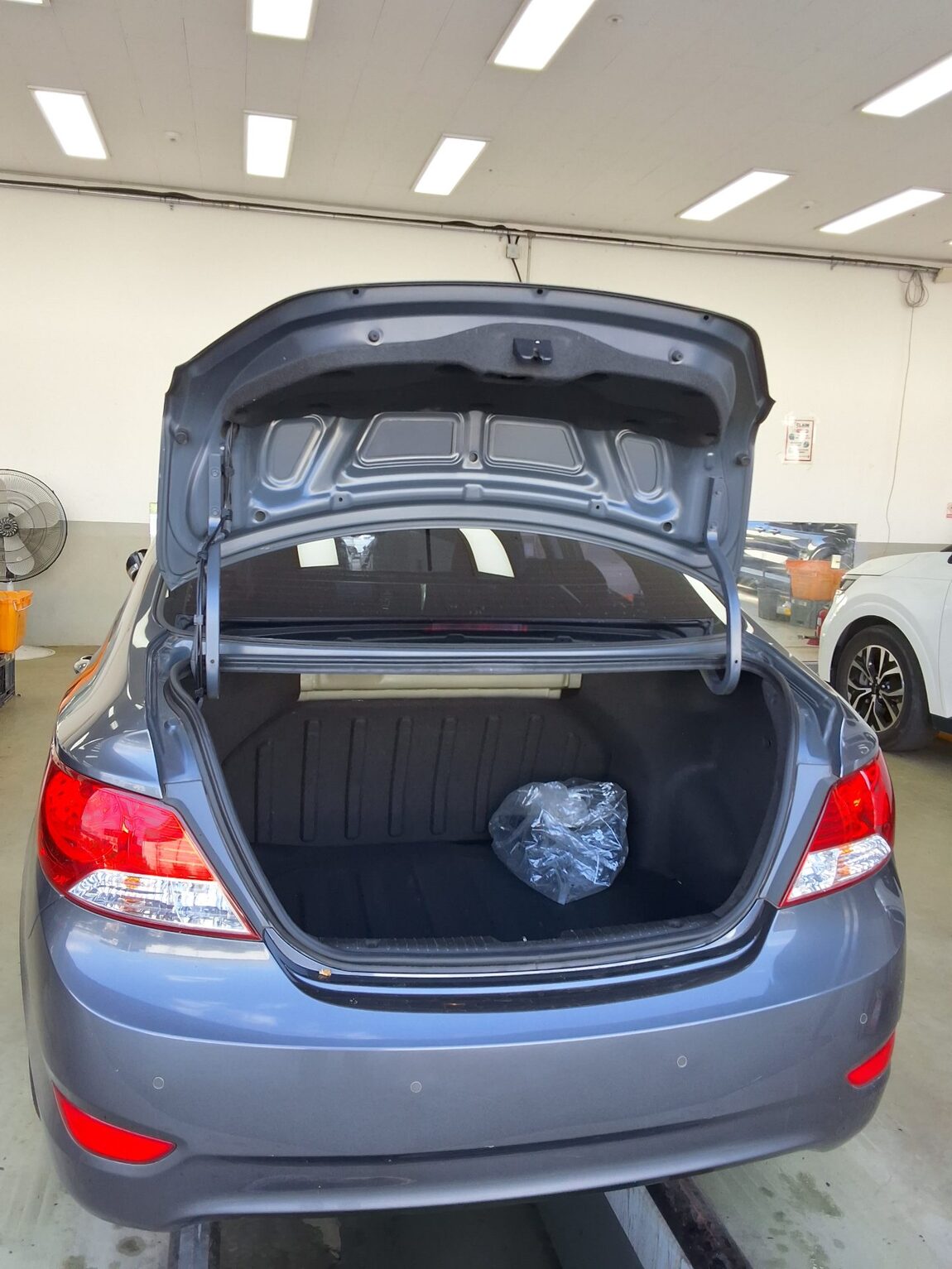 HYUNDAI NEW ACCENT 1.4 VVT PREMIER 2012 - zdjęcie 15