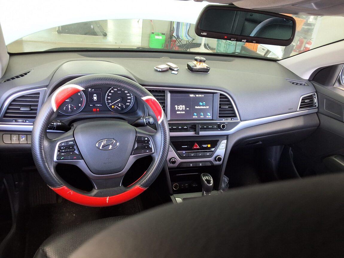 HYUNDAI AVANTE AD 1.6 GDi VALUE PLUS 2018 - zdjęcie 11