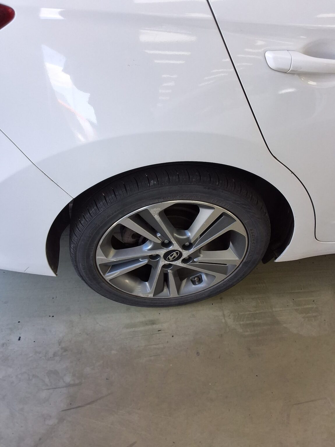 HYUNDAI AVANTE AD 1.6 GDi VALUE PLUS 2018 - zdjęcie 23