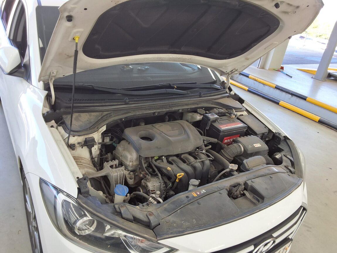 HYUNDAI AVANTE AD 1.6 GDi VALUE PLUS 2018 - zdjęcie 18