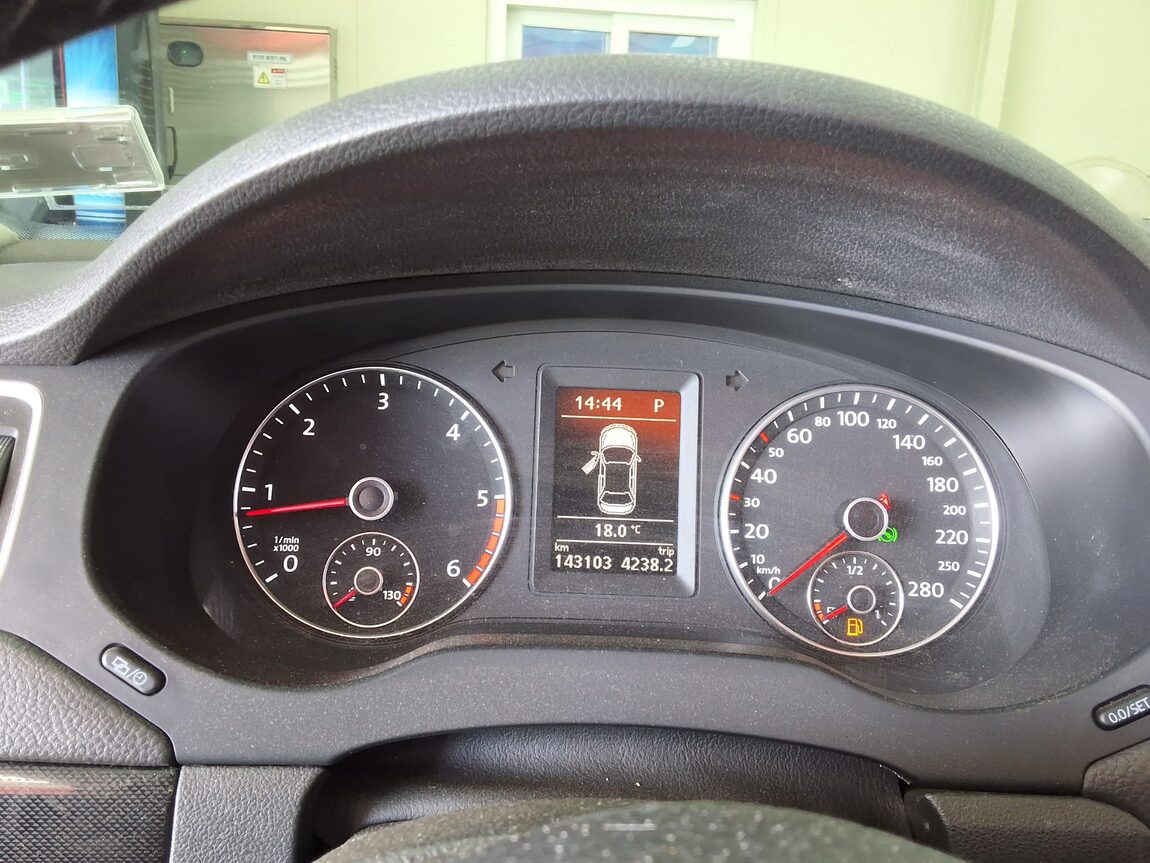 VOLKSWAGEN JETTA (6TH GEN) 2.0 TDI 2012 - zdjęcie 10