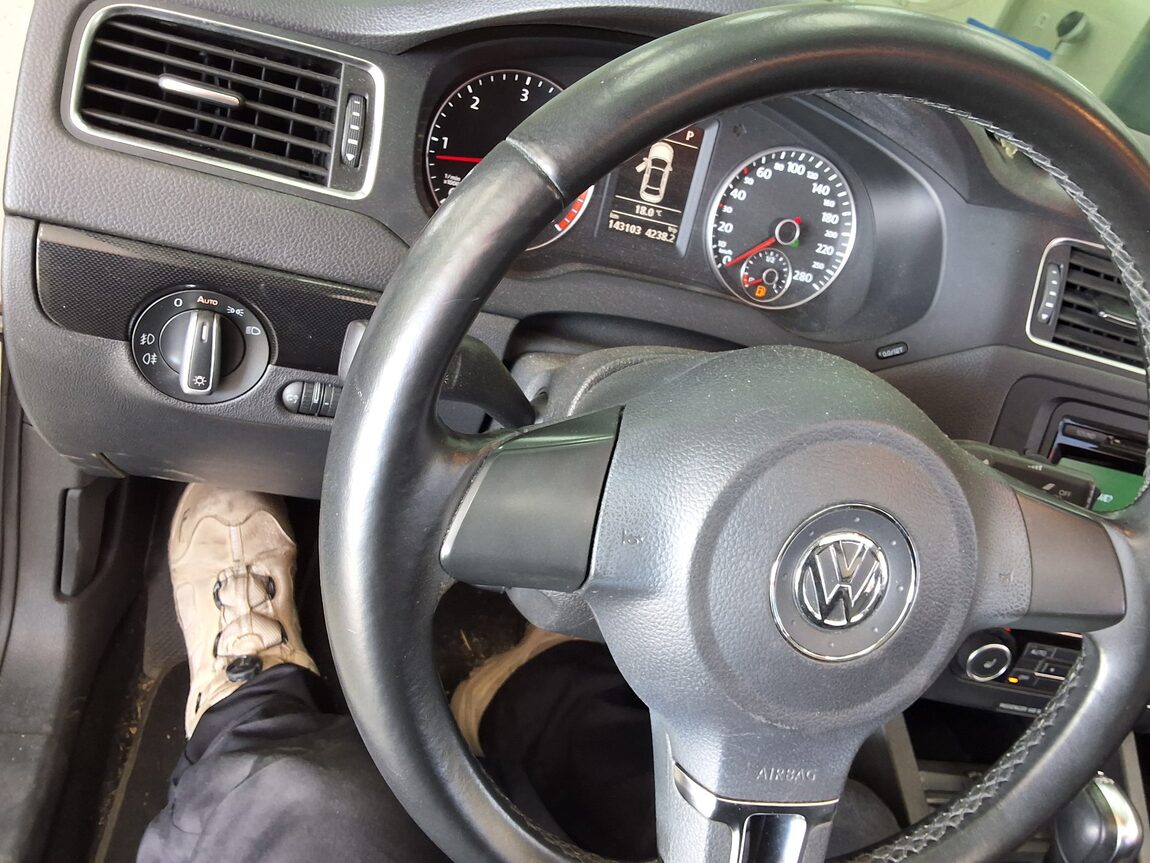 VOLKSWAGEN JETTA (6TH GEN) 2.0 TDI 2012 - zdjęcie 23