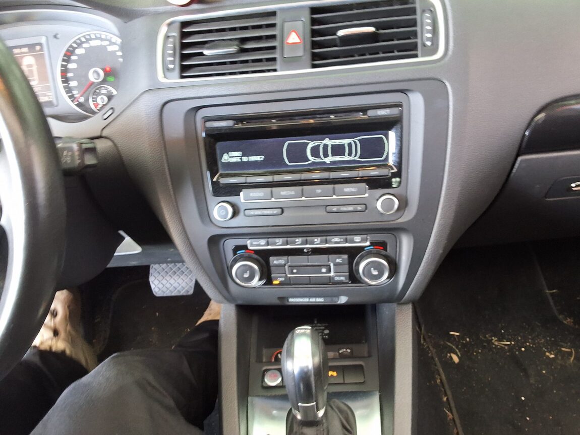VOLKSWAGEN JETTA (6TH GEN) 2.0 TDI 2012 - zdjęcie 24