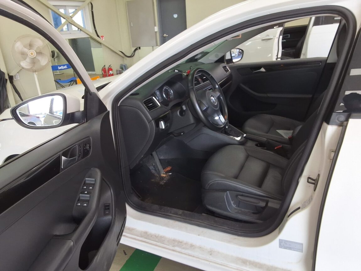 VOLKSWAGEN JETTA (6TH GEN) 2.0 TDI 2012 - zdjęcie 11