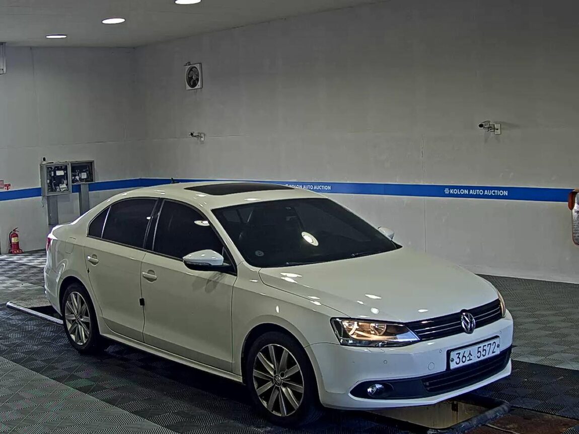 VOLKSWAGEN JETTA (6TH GEN) 2.0 TDI 2012 - zdjęcie 3