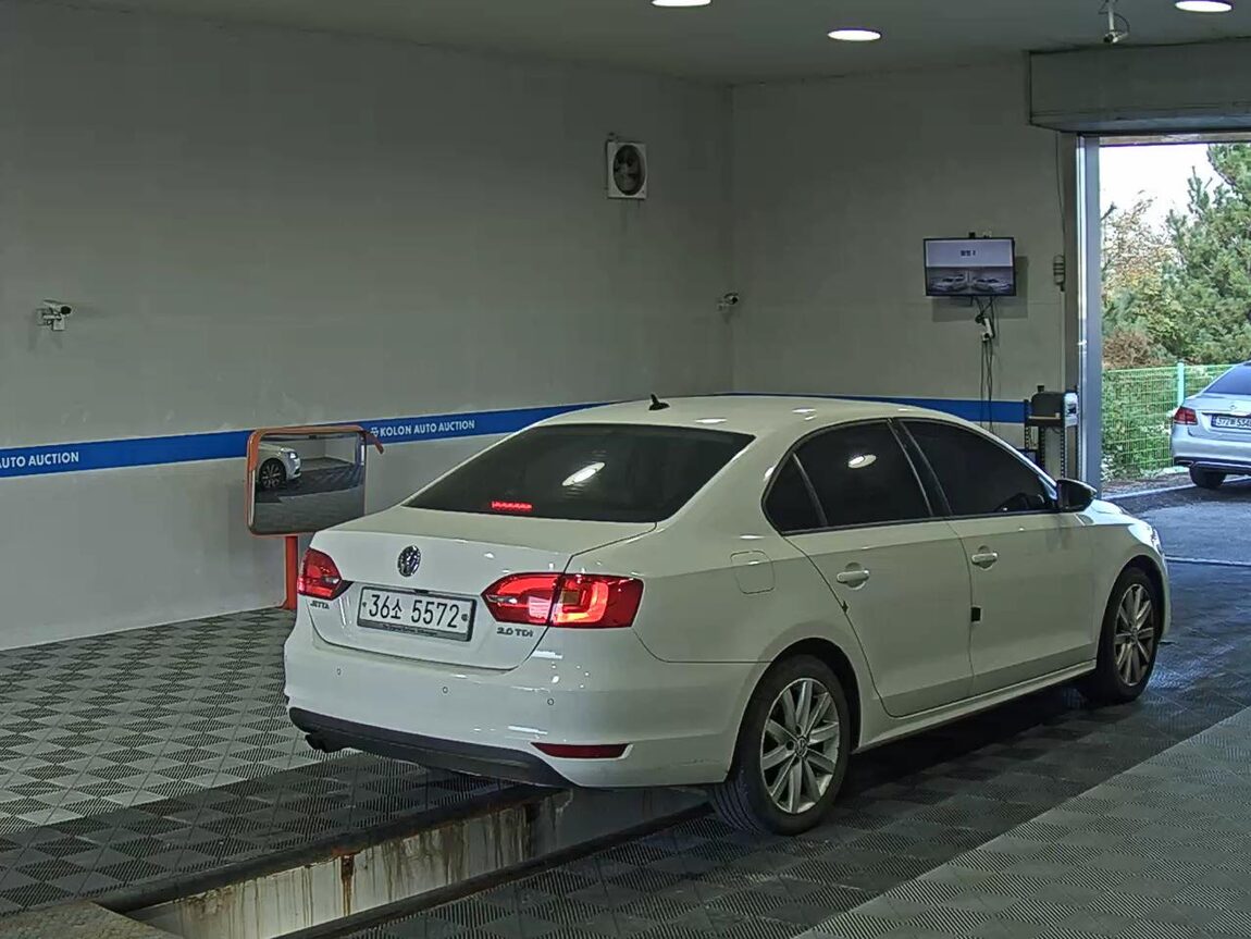 VOLKSWAGEN JETTA (6TH GEN) 2.0 TDI 2012 - zdjęcie 5