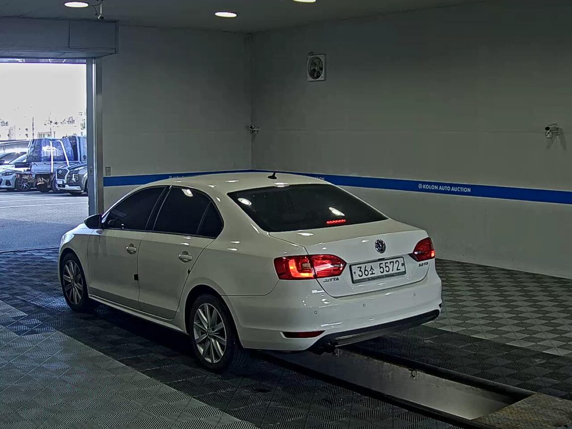VOLKSWAGEN JETTA (6TH GEN) 2.0 TDI 2012 - zdjęcie 6