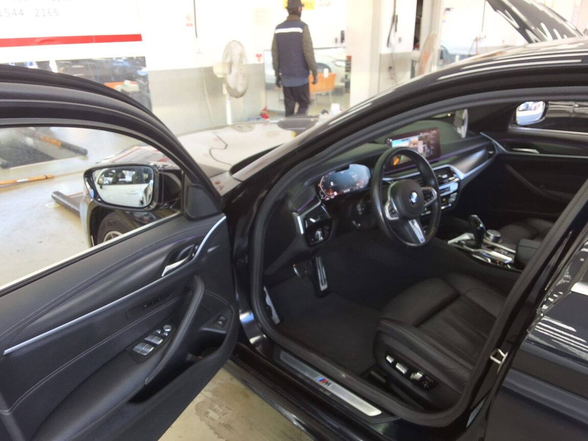 BMW 5 SERIES (7TH GEN) 520i M SPORT PACK 2023 - zdjęcie 10