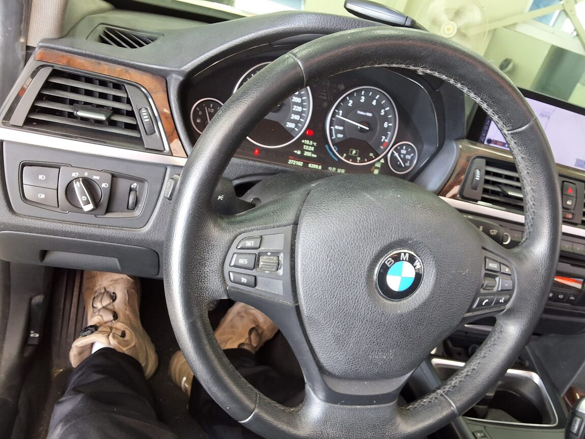 BMW 3 SERIES (6TH GEN) 320i 2012 - zdjęcie 22