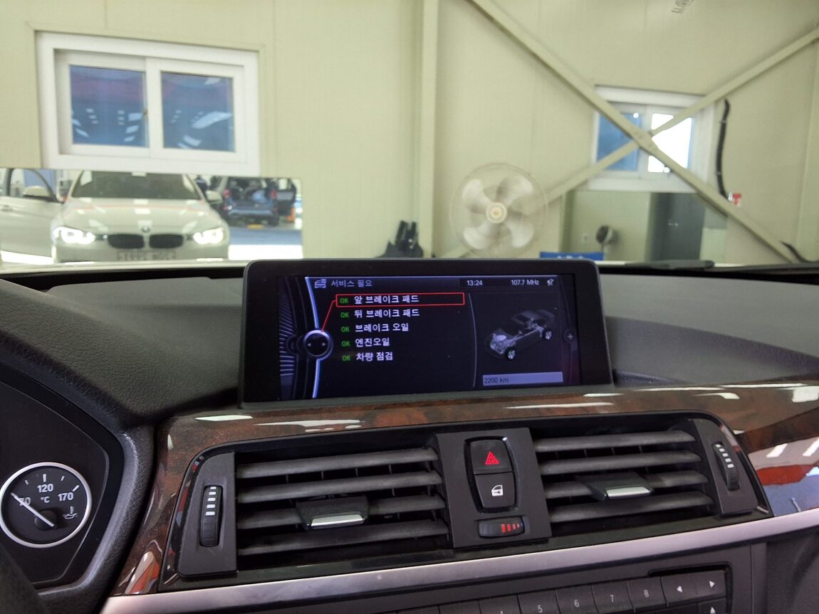 BMW 3 SERIES (6TH GEN) 320i 2012 - zdjęcie 25