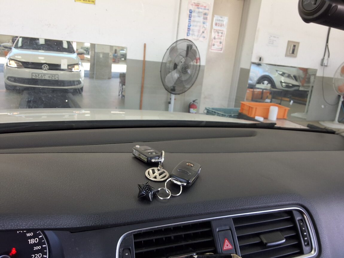 VOLKSWAGEN JETTA (6TH GEN) 2.0 TDI 2012 - zdjęcie 17