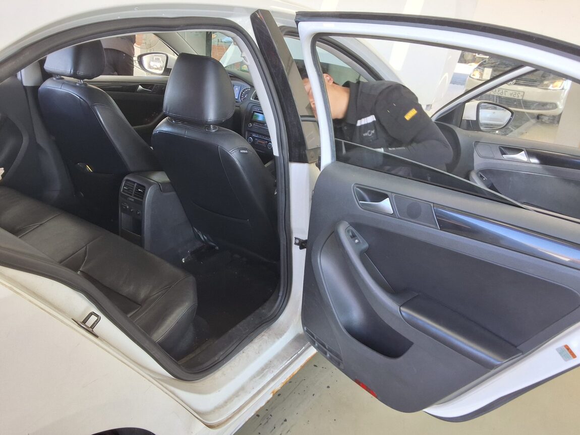 VOLKSWAGEN JETTA (6TH GEN) 2.0 TDI 2012 - zdjęcie 13