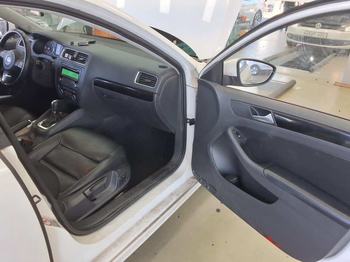 VOLKSWAGEN JETTA (6TH GEN) 2.0 TDI 2012 - zdjęcie 14