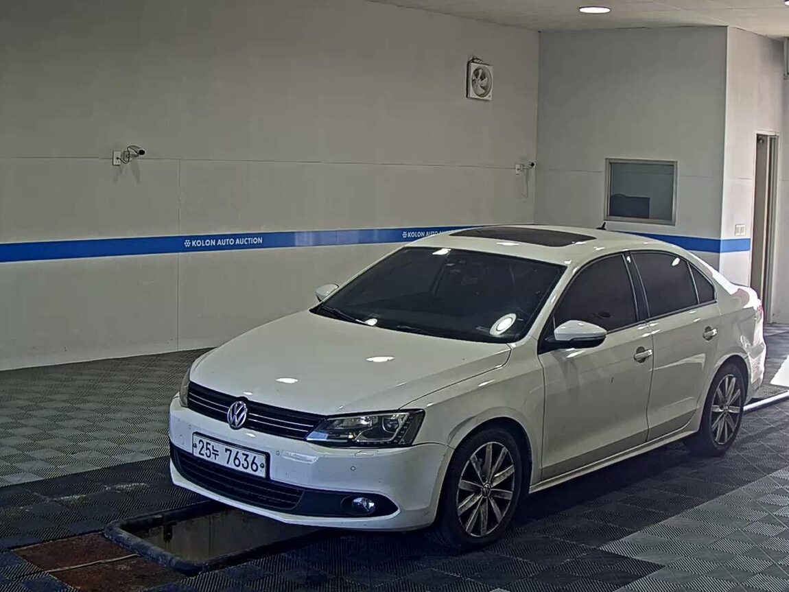 VOLKSWAGEN JETTA (6TH GEN) 2.0 TDI 2012 - zdjęcie 2