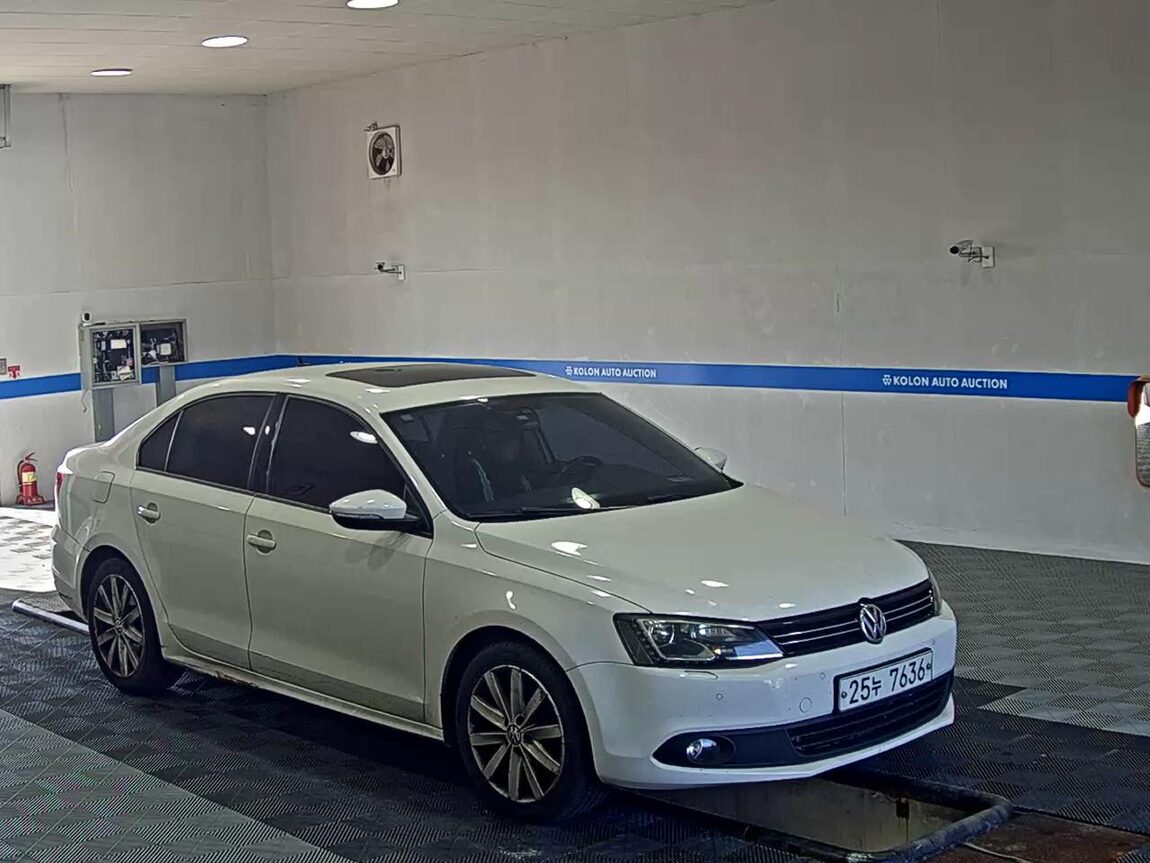 VOLKSWAGEN JETTA (6TH GEN) 2.0 TDI 2012 - zdjęcie 3