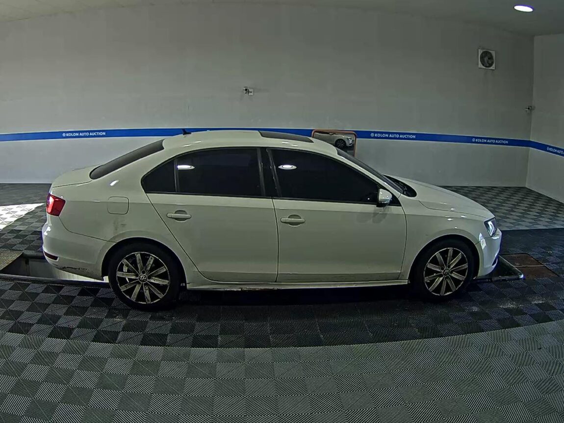 VOLKSWAGEN JETTA (6TH GEN) 2.0 TDI 2012 - zdjęcie 4
