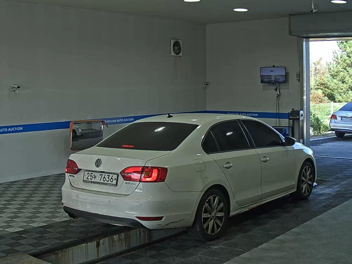 VOLKSWAGEN JETTA (6TH GEN) 2.0 TDI 2012 - zdjęcie 5