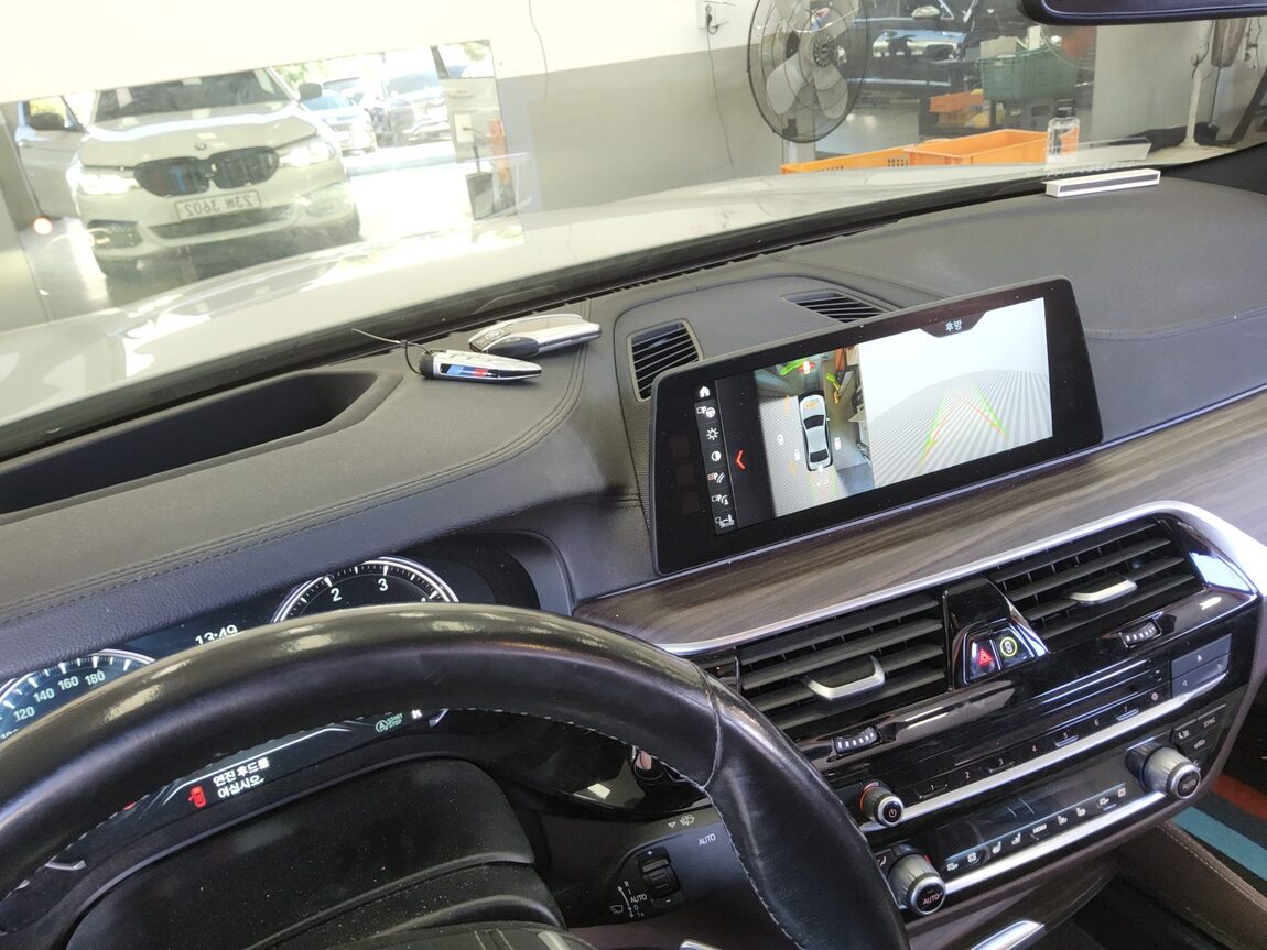 BMW 5 SERIES (7TH GEN) 520d M SPORT PACK PLUS 2018 - zdjęcie 18