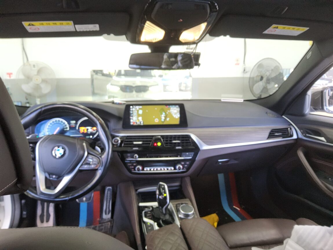 BMW 5 SERIES (7TH GEN) 520d M SPORT PACK PLUS 2018 - zdjęcie 11