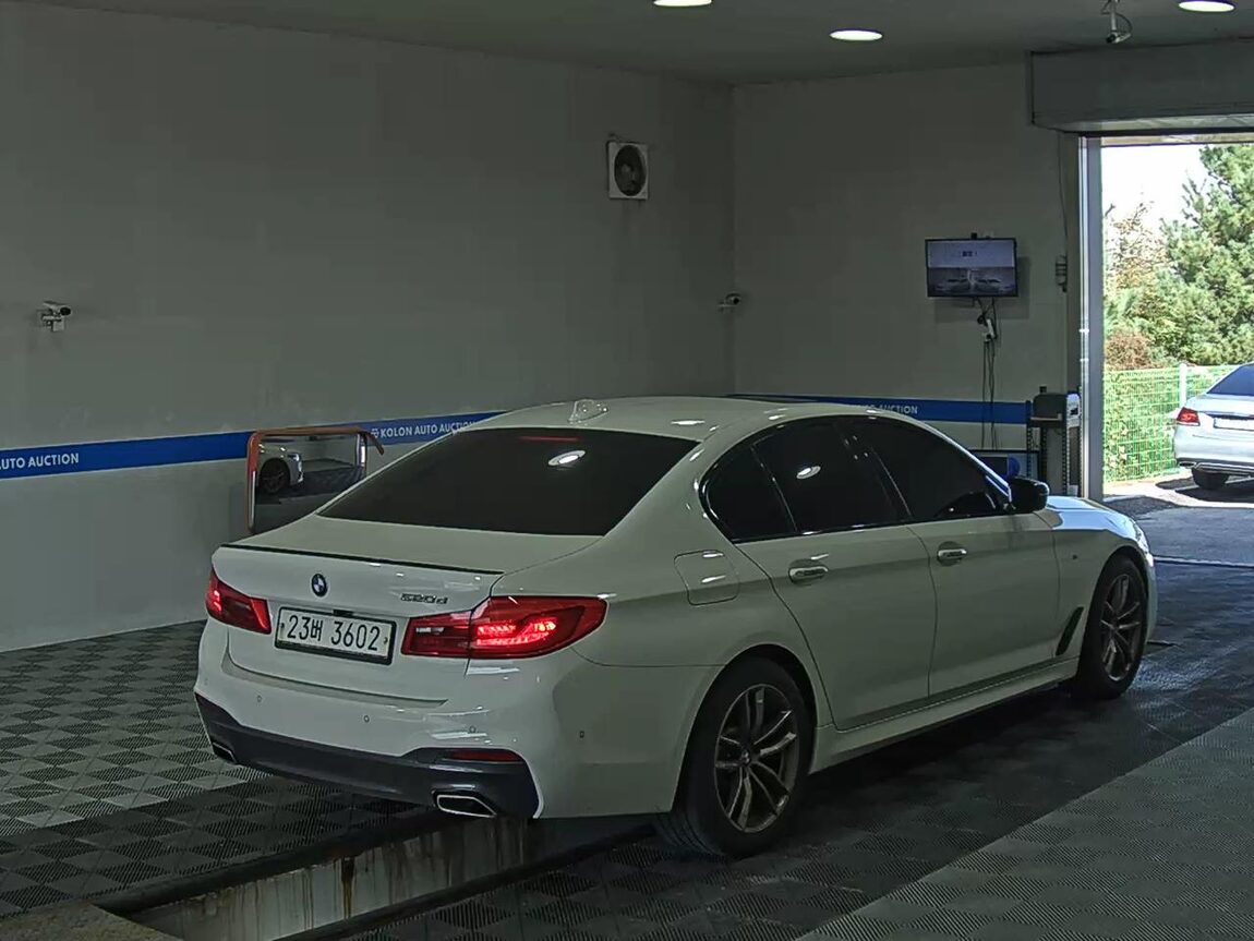 BMW 5 SERIES (7TH GEN) 520d M SPORT PACK PLUS 2018 - zdjęcie 5